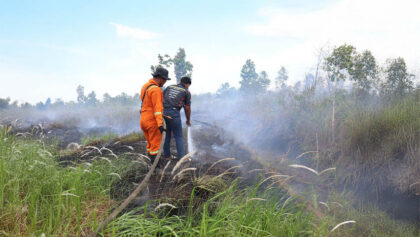 Proses Pemadaman kebakaran hutan dan lahan