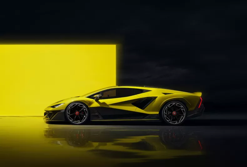 Side profile view of the Lamborghini Fenomeno.